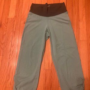 Patagonia cropped pants, size small